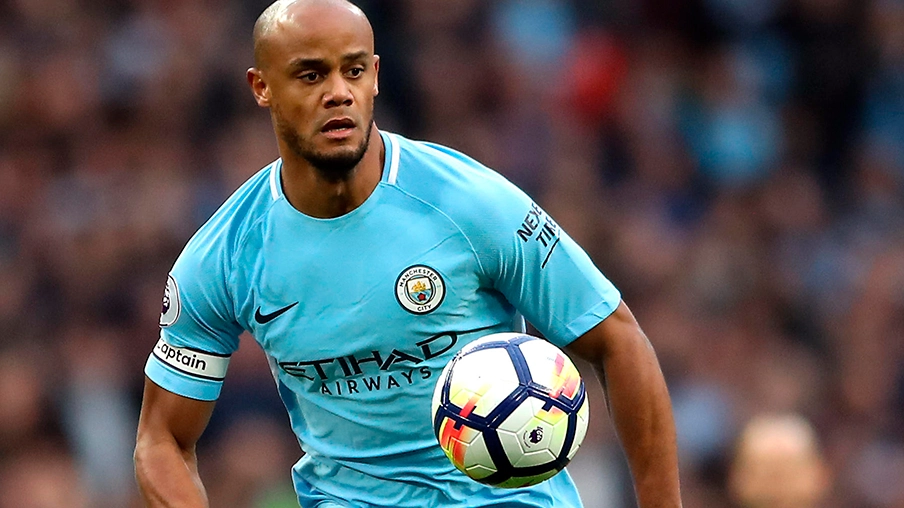 Imagem mostra o jogador Vincent Kompany