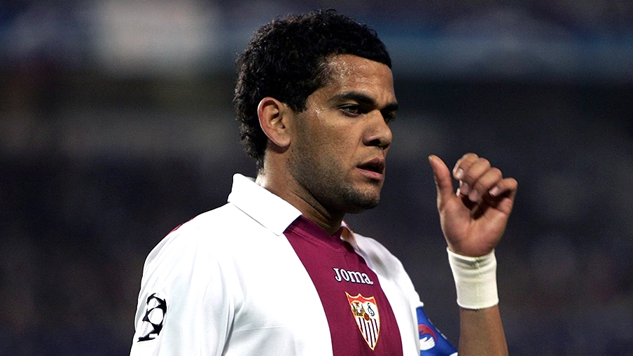 Imagem mostra o jogador Daniel Alves