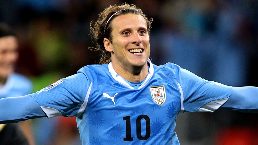 Imagem mostra o jogador Diego Forlan