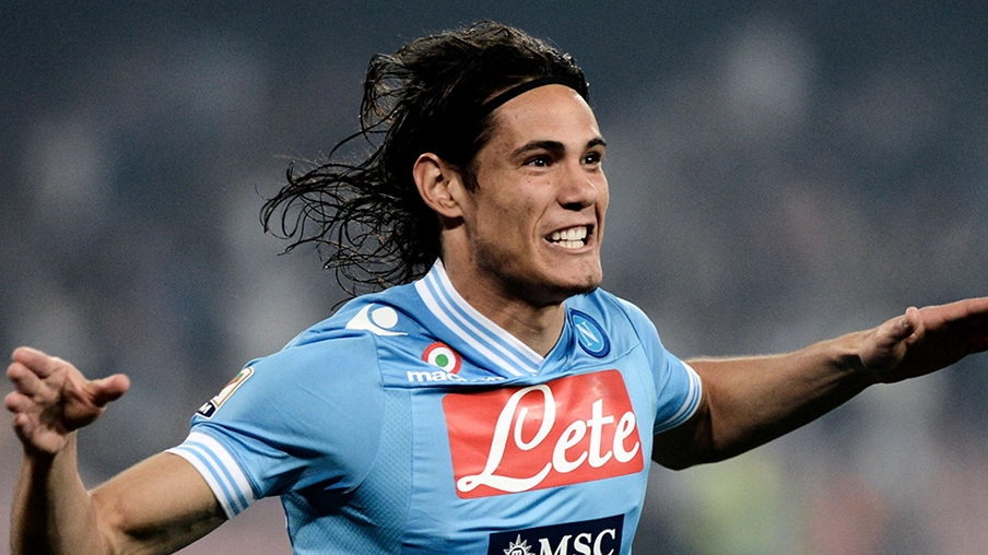 Imagem mostra jogador Edinson Cavani