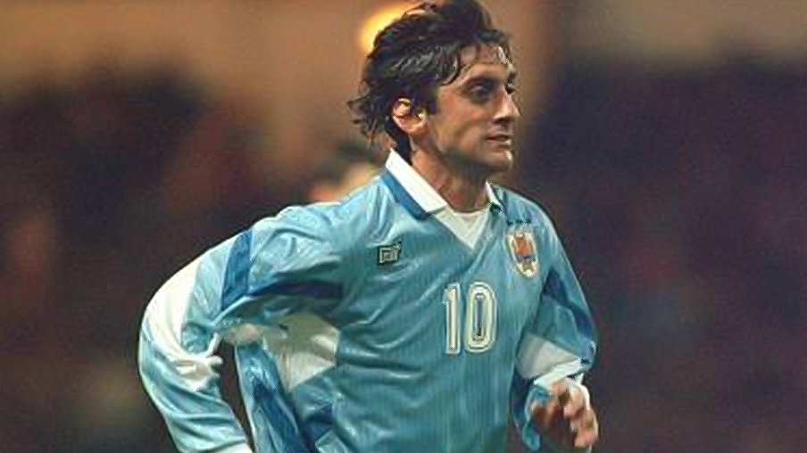 Imagem mostra o jogador Enzo Francescoli