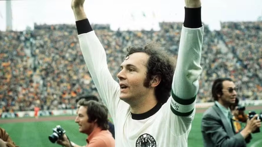 Imagem mostra o jogador Franz Beckenbauer