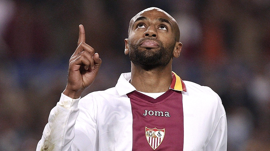 Imagem mostra o jogador Frederic Kanoute