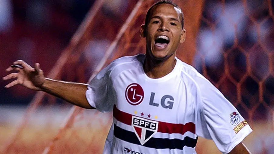 Imagem mostra jogador Luis Fabiano