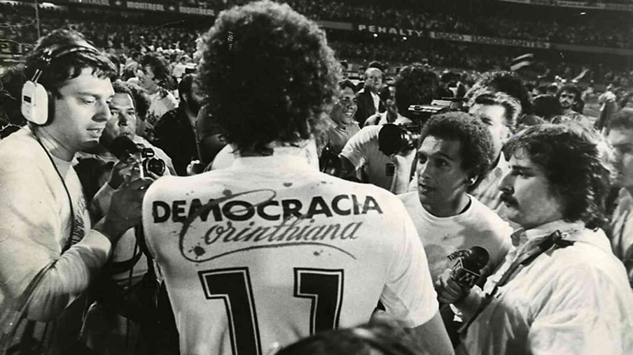 imagem ilustrativa uniforme Democracia Corinthiana